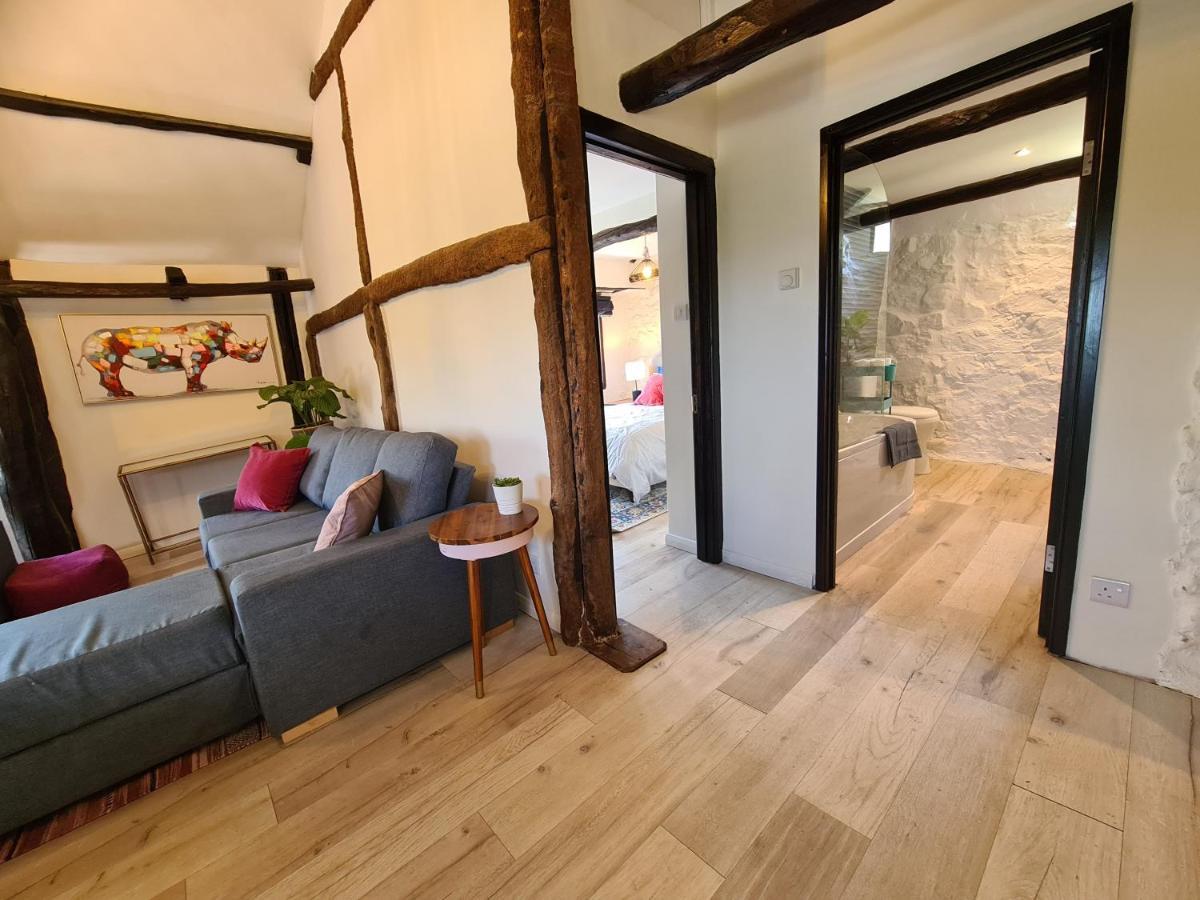 Historic Property With Stunning Views Hennock Exterior photo